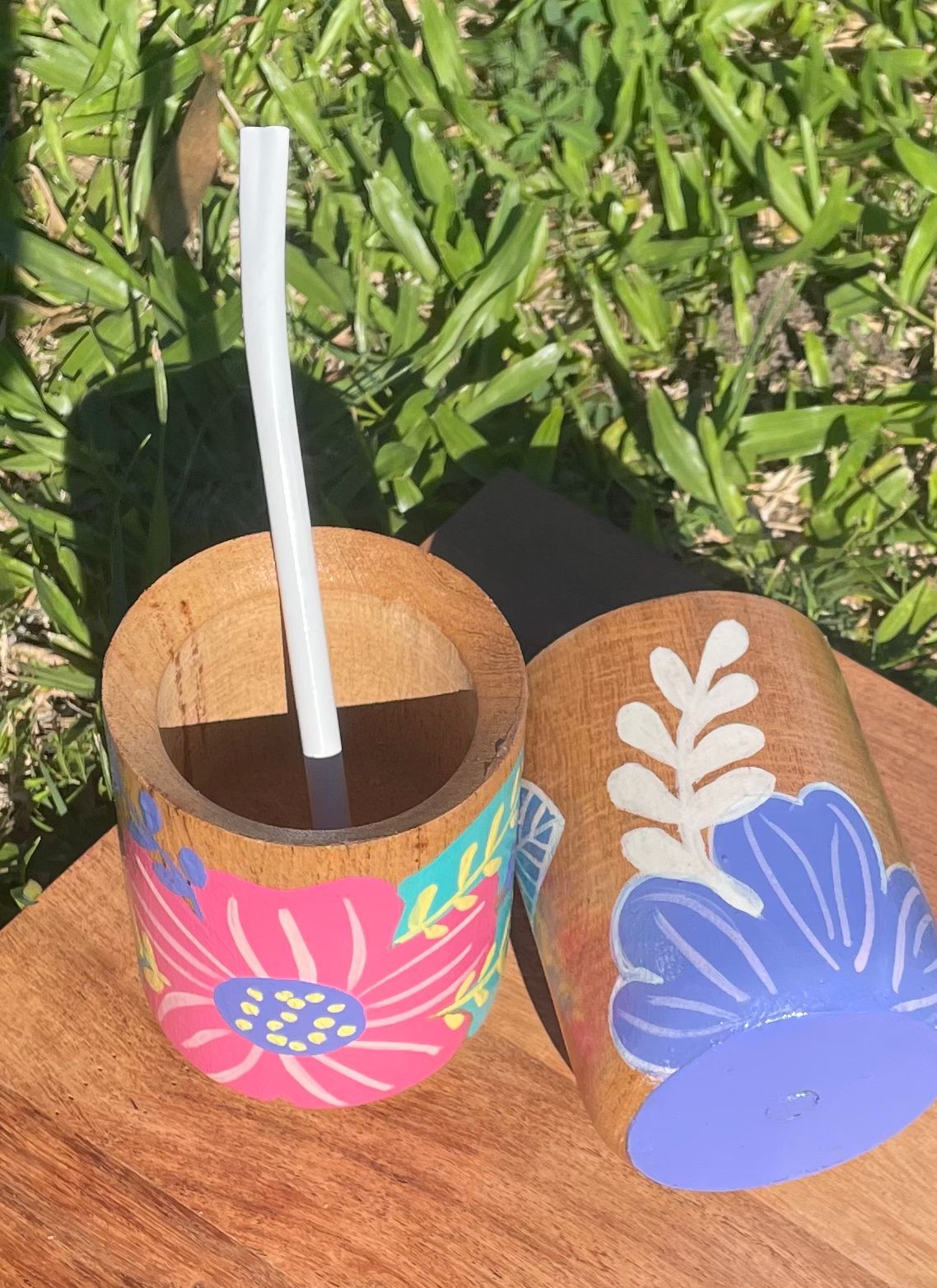 Colección de mates pintados a mano con diseños florales
